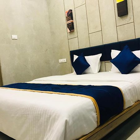 Hotel Blue Berry Gandhinagar Exterior foto